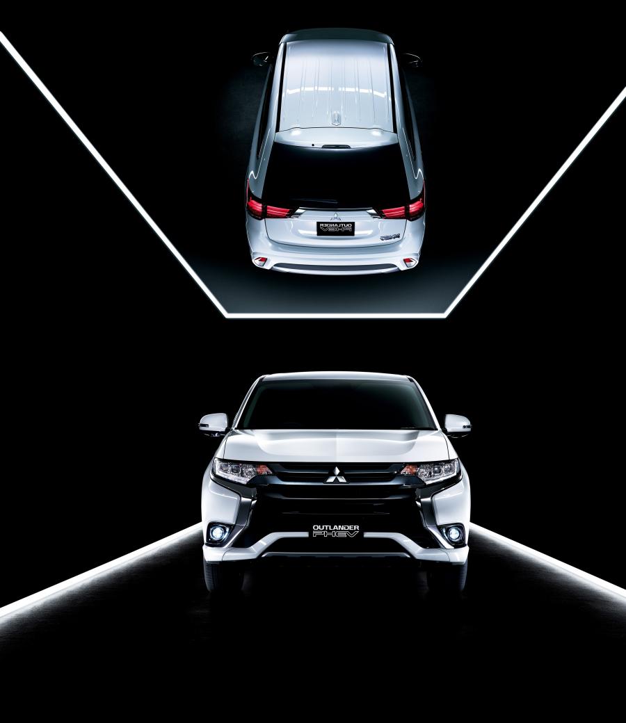  Mitsubishi Outlander PHEV 2017 года  (JP) (фото 8 из 22)